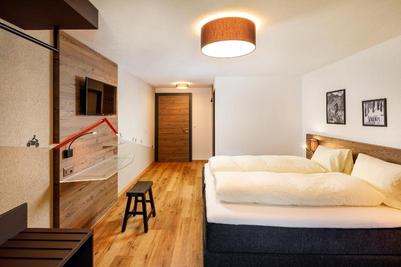 Double or Twin Room image 2