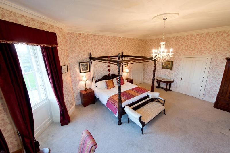 Superior King Room image 2