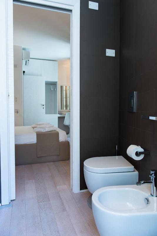 Standard Double Room image 3