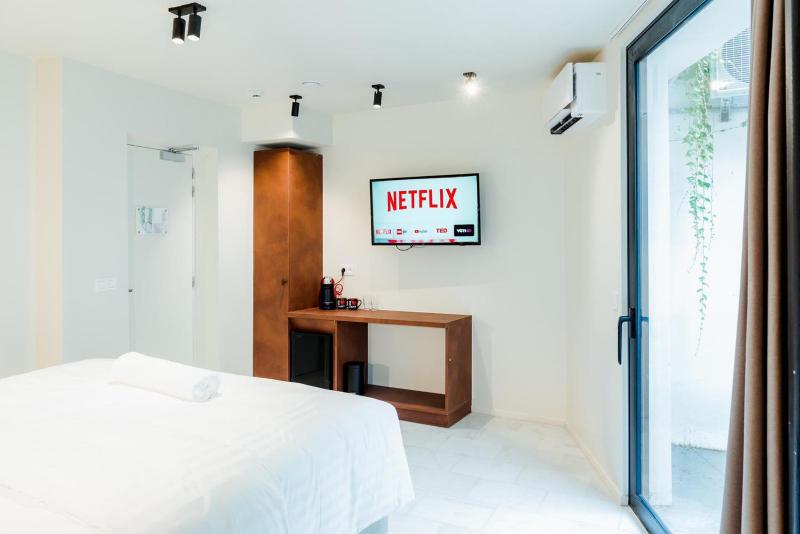 Double Room with Terrace image 2