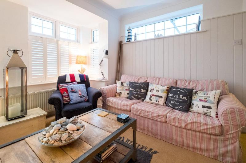 69 Saxmundham Road - image 10