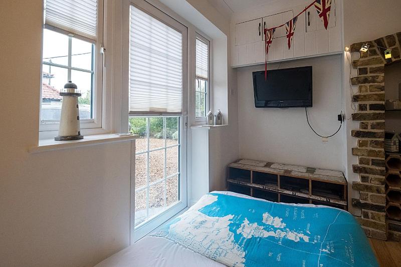 69 Saxmundham Road - image 22