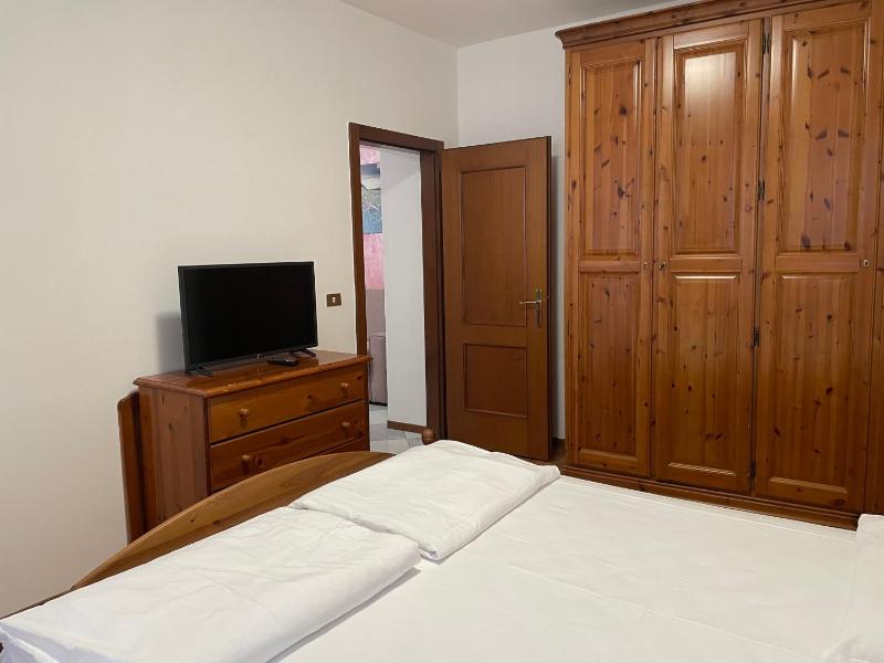 One-Bedroom Apartment image 3