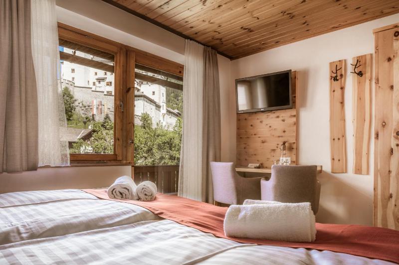 Double Room with Balcony image 3