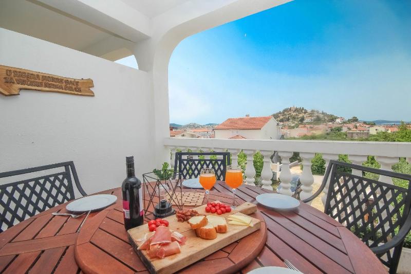 Two-Bedroom Apartment (4-5 Adults) image 2