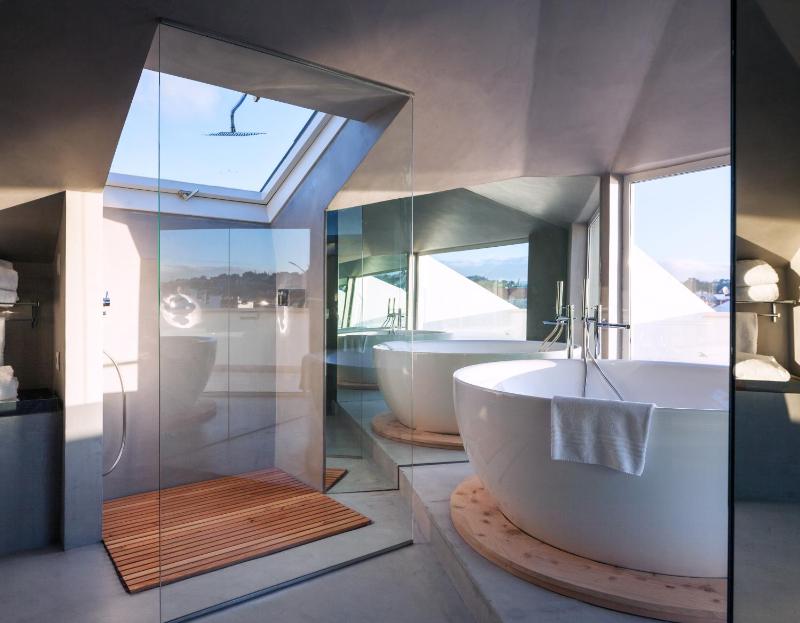 Grand Deluxe Double Room with Sea View and Terrace image 2