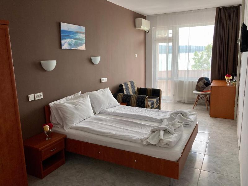 Double or Twin Room with Sea View (2 adults) image 3