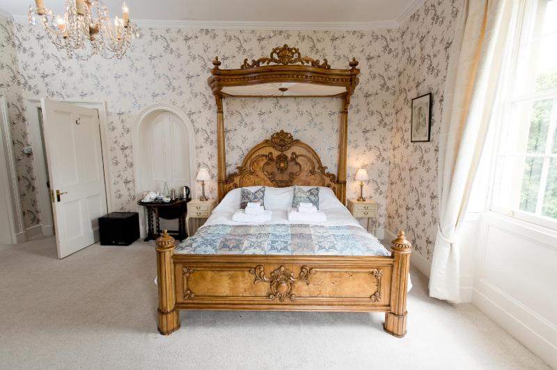 Double Room with Private Bathroom image 1