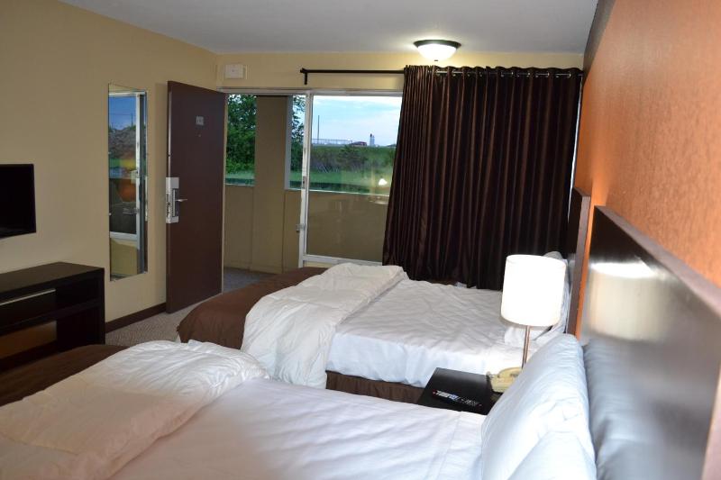 Double Room with Two Queen Beds - Smoking image 4