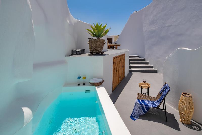 Two-Bedroom Suite with Outdoor Hot Tub image 3