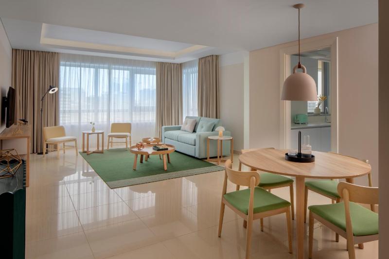 Two-Bedroom Suite with Skyline View image 2