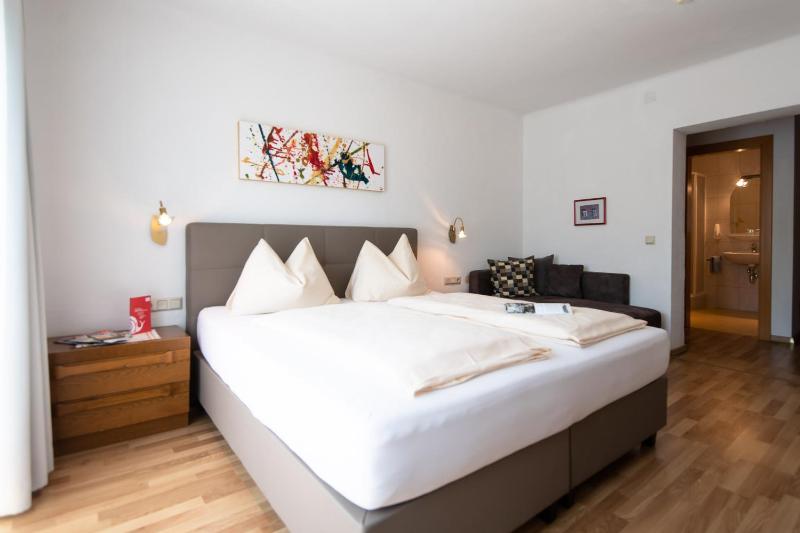 Double Room with Balcony image 3