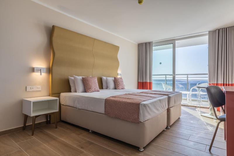 Double or Twin Room with Sea View image 2
