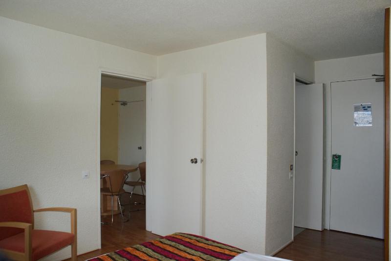 Twin Room image 2