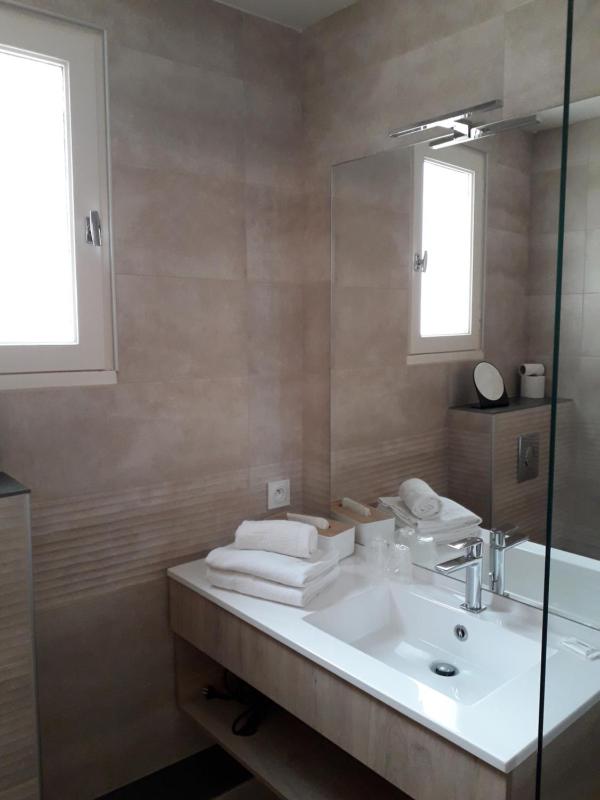 Double Room image 3