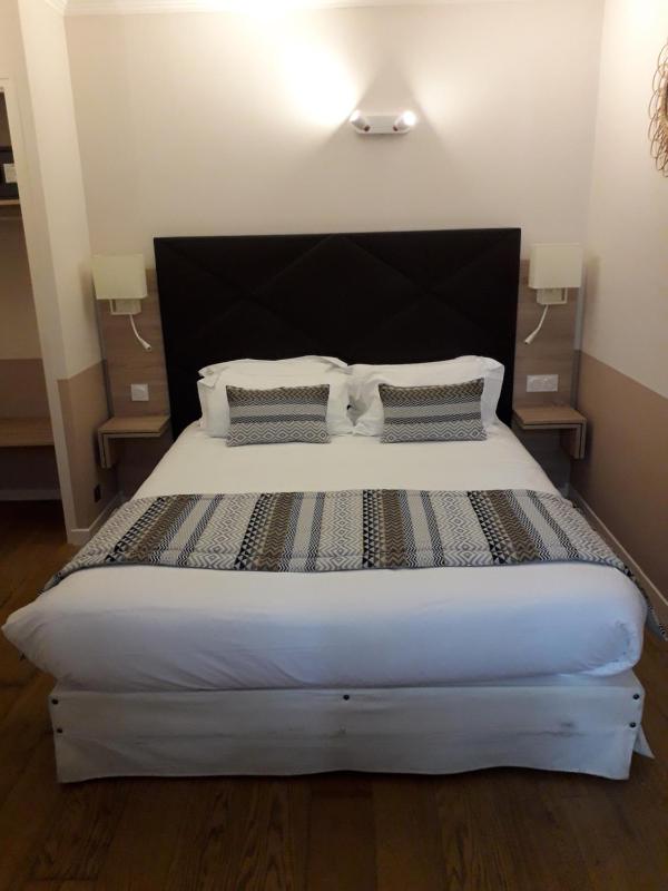 Double Room image 2