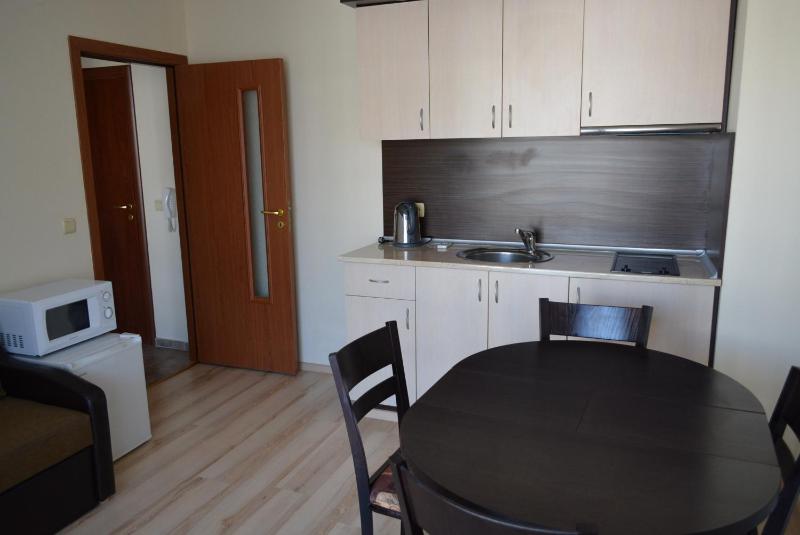 One-Bedroom Apartment with Sea View image 3