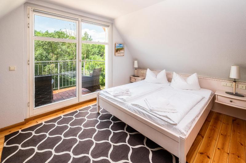 Double Room with Balcony image 3