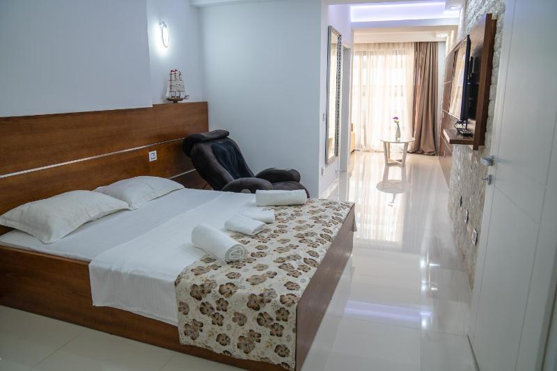 Golden Apartments - image 12
