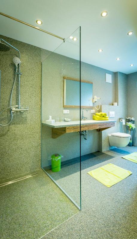 Double Room with Balcony image 2