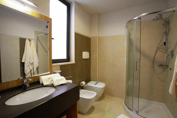 Quadruple Room image 4