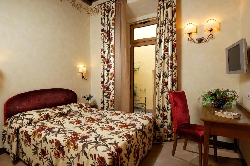 Double or Twin Room image 3