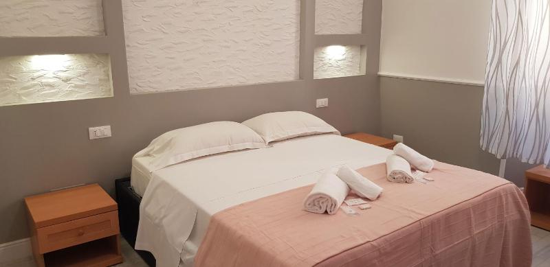 Deluxe Double Room image 3