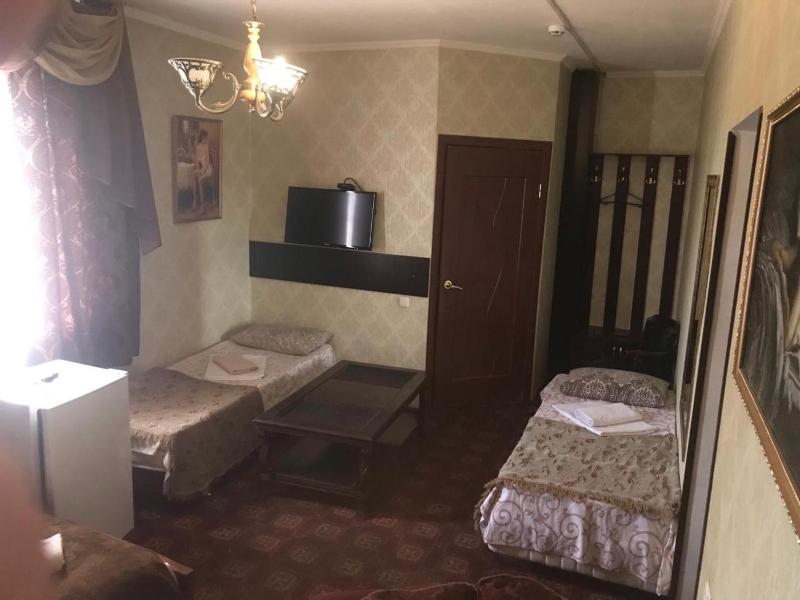 Standard Triple Room image 2