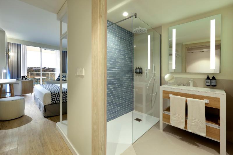 Deluxe Double Room image 4