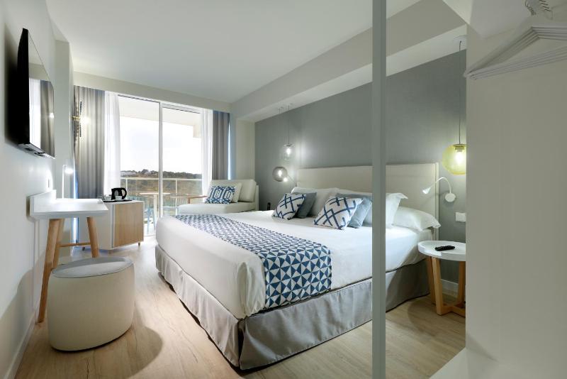 Deluxe Double Room image 3