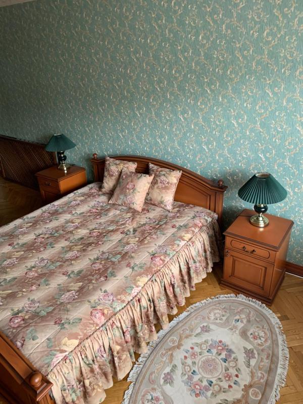 One-Bedroom Apartment image 3