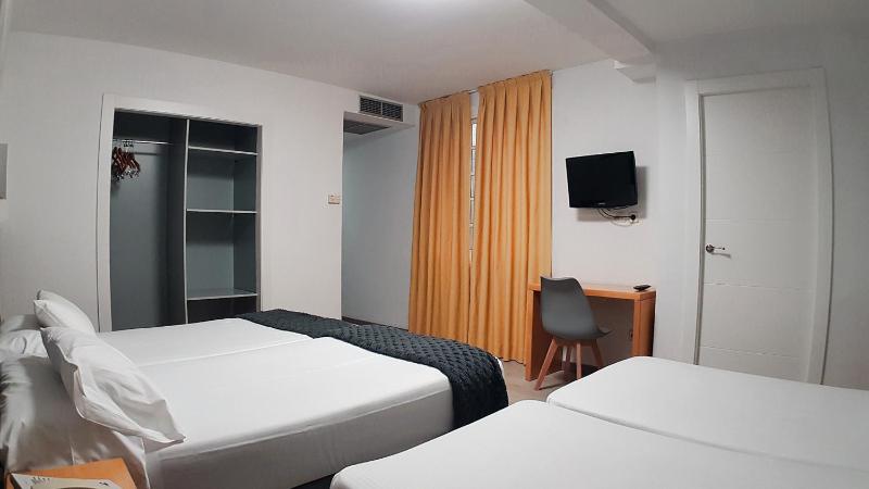 Quadruple Room image 4