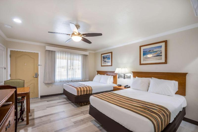 Standard Queen Room with Two Queen Beds - Non-Smoking image 3