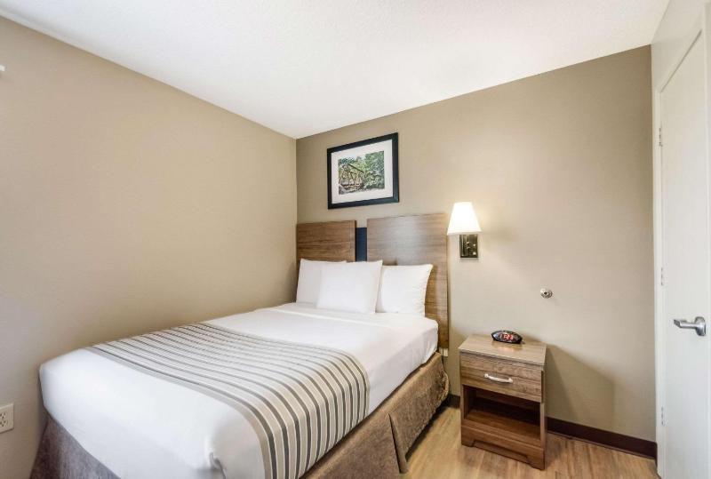 Deluxe Queen Room - Non Smoking  image 3