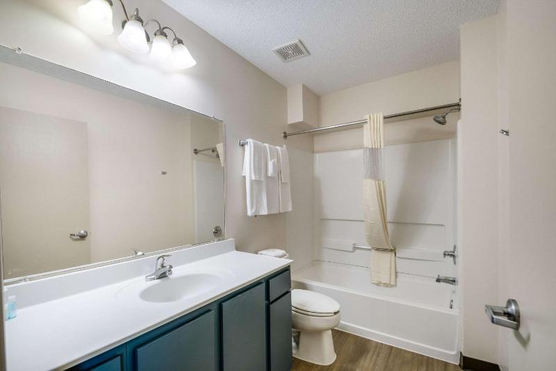 Double Room with Two Double Beds - Non-Smoking image 3
