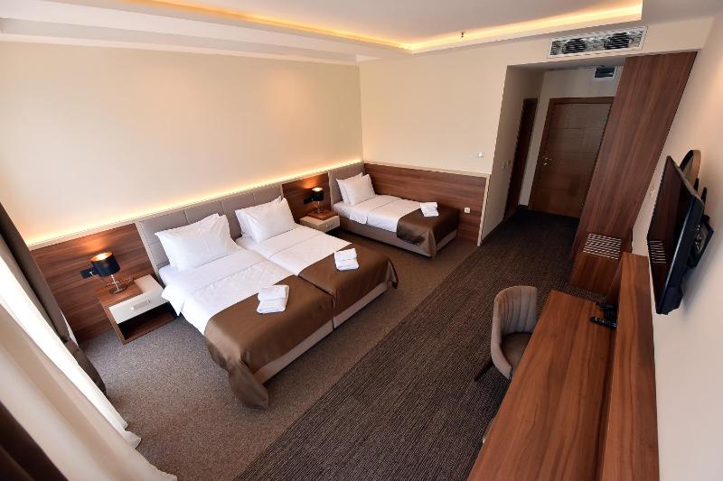 Comfort Triple Room image 3