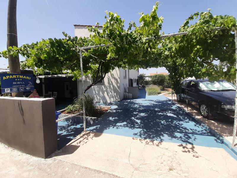 Comfort One Bedroom Apartment with Terrace image 4