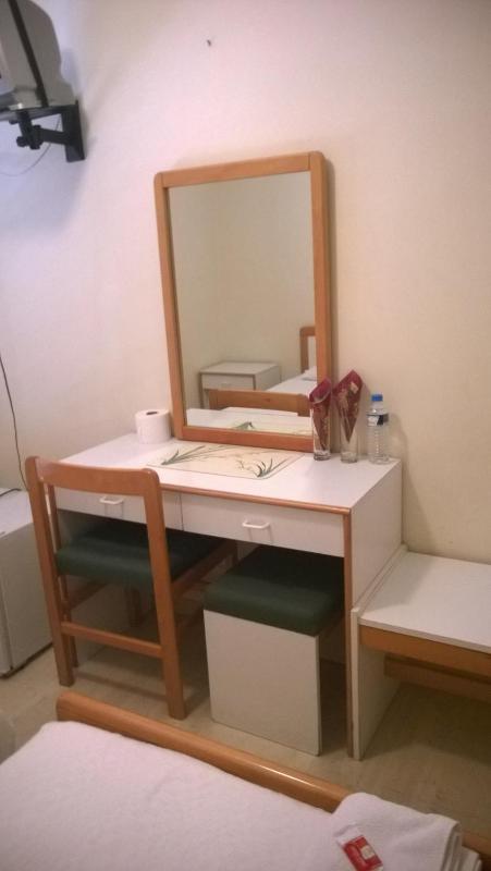 Twin Room with Mountain View image 2