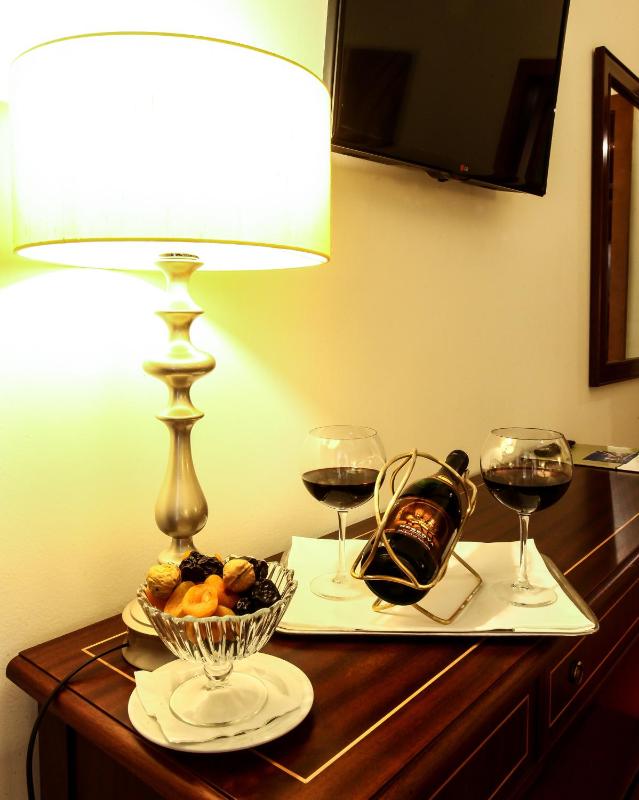Double Room image 4
