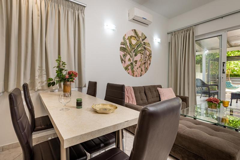 Villa with Sea View image 4