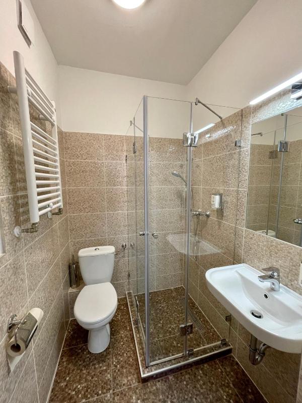 Double Room image 3