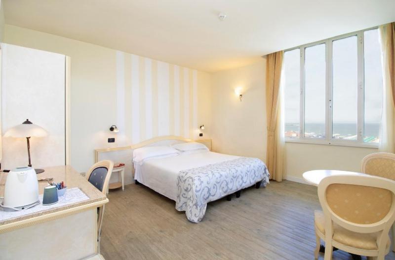 Hotel London - image 30