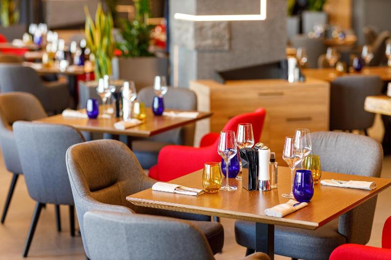 Qosmo Brasov Hotel - image 5