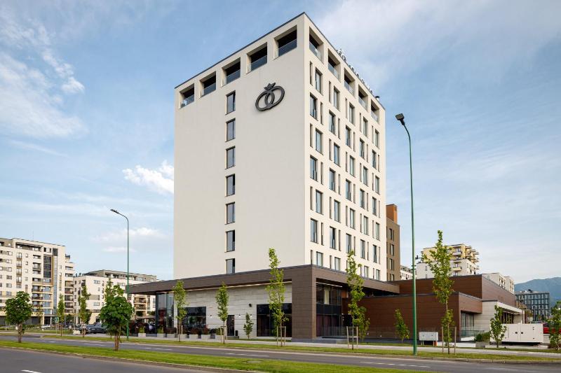 Qosmo Brasov Hotel - image 13