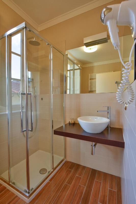 Double Room image 4