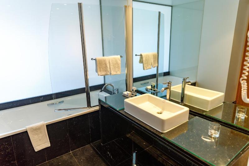 Superior Studio with Pool or Marina View image 3