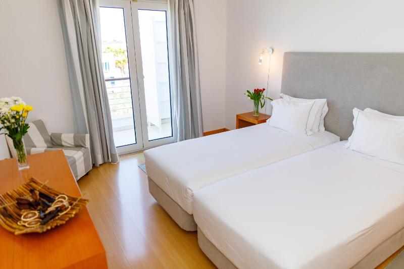 One-Bedroom Suite with Marina or Pool View (1-4 Adults) image 1