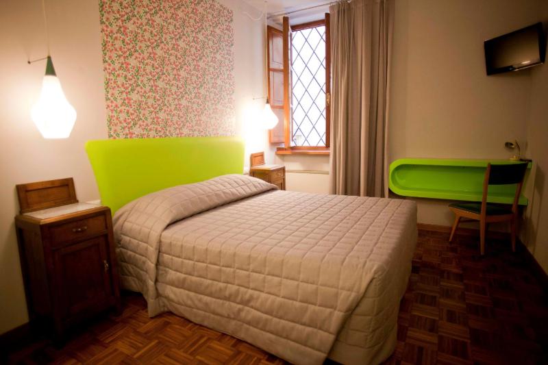 Standard Double Room image 2