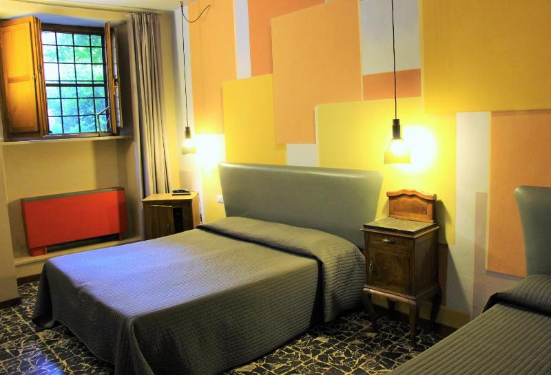 Standard Triple Room image 2