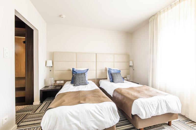 Comfort Twin Room image 2